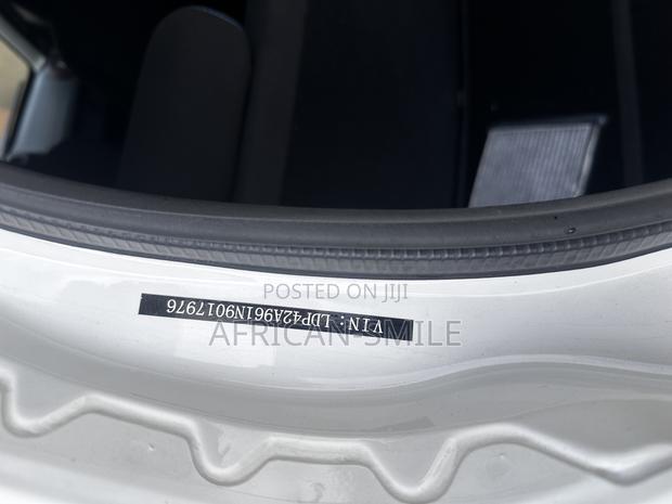 Dongfeng EV EX1 33 kW FWD 2022 White photo 13