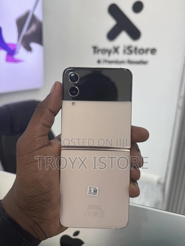 Samsung Galaxy Z Flip4 128 GB Gold