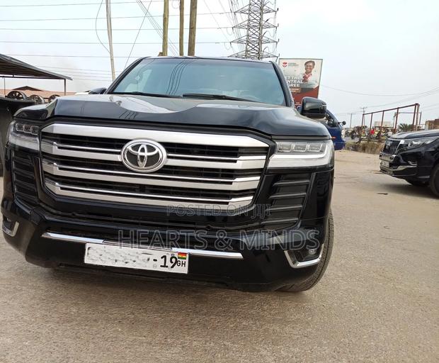 Toyota Land Cruiser 2019 Black photo 4