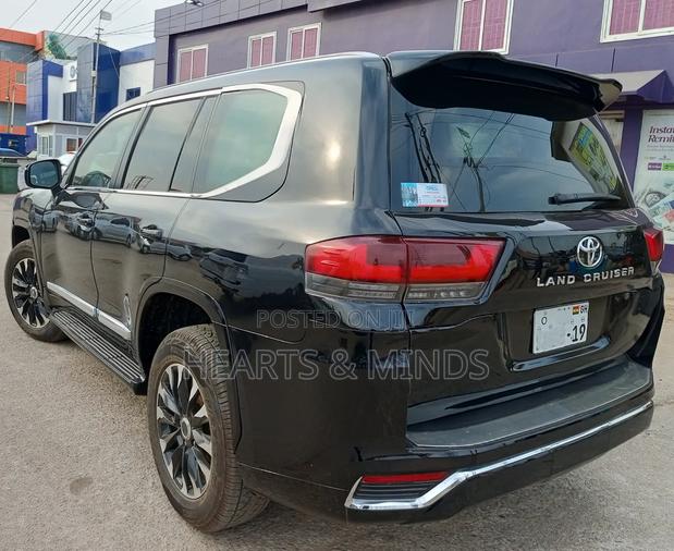 Toyota Land Cruiser 2019 Black photo 2