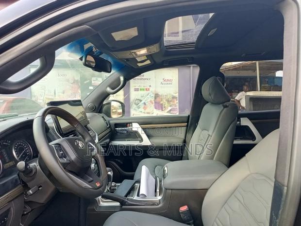 Toyota Land Cruiser 2019 Black photo 7