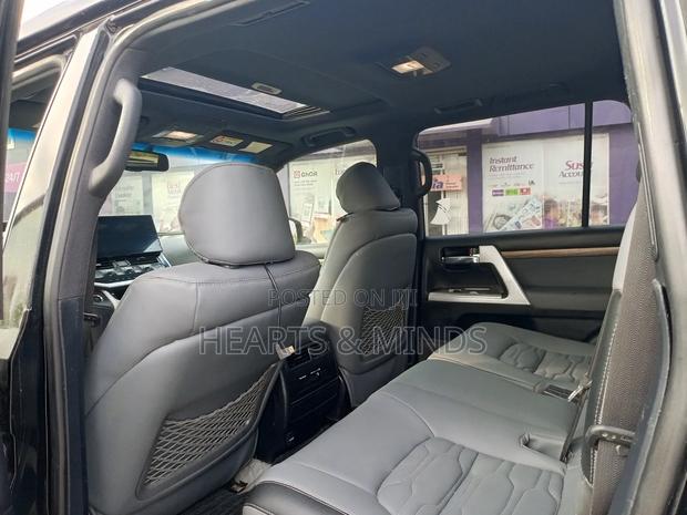 Toyota Land Cruiser 2019 Black photo 9