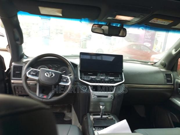 Toyota Land Cruiser 2019 Black photo 12
