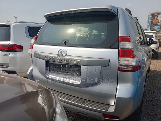 Toyota Land Cruiser Prado 2017 Silver