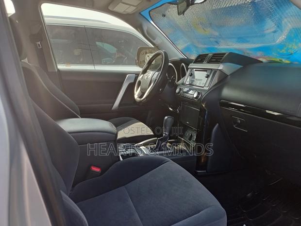 Toyota Land Cruiser Prado 2017 Silver photo 7
