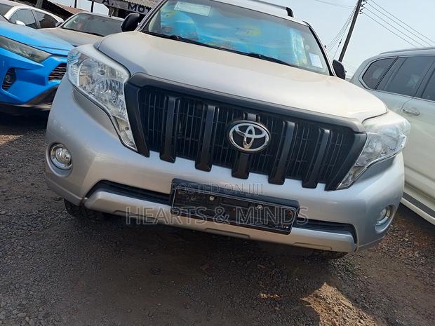 Toyota Land Cruiser Prado 2017 Silver photo 8