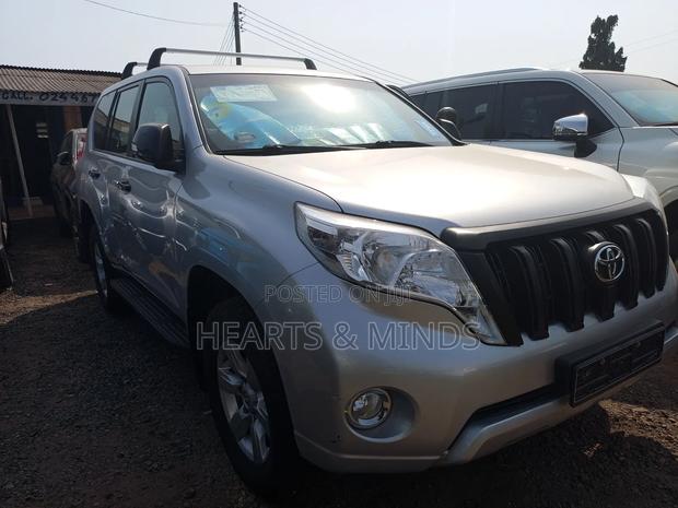 Toyota Land Cruiser Prado 2017 Silver photo 9
