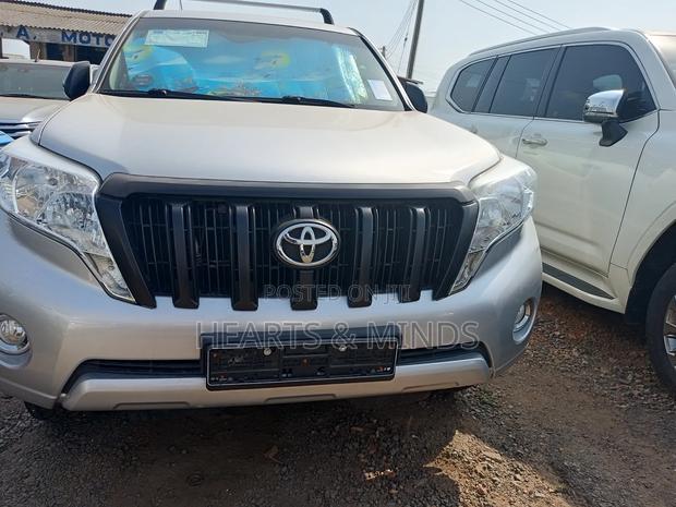 Toyota Land Cruiser Prado 2017 Silver photo 10