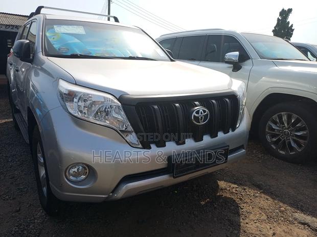 Toyota Land Cruiser Prado 2017 Silver photo 11