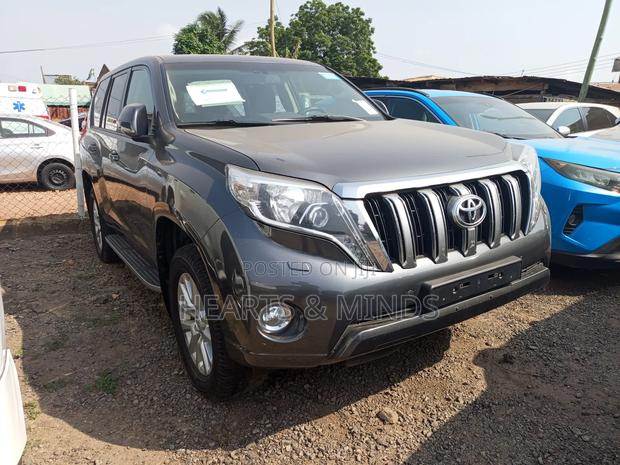 Toyota Land Cruiser Prado 2018 Gray photo 3