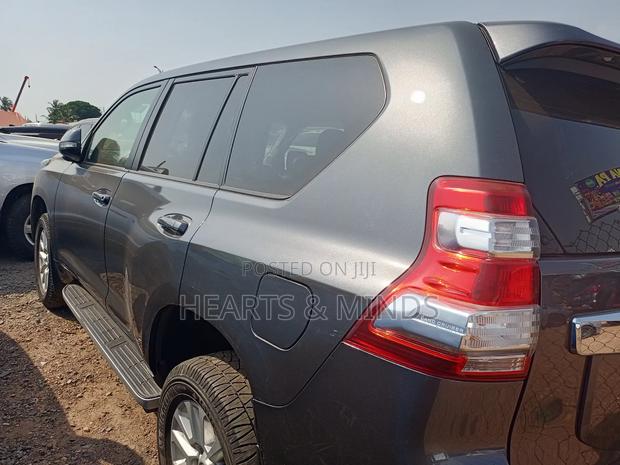 Toyota Land Cruiser Prado 2018 Gray photo 5