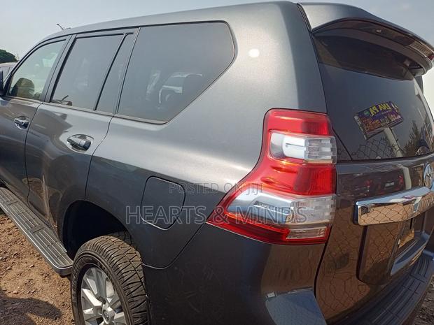 Toyota Land Cruiser Prado 2018 Gray photo 8