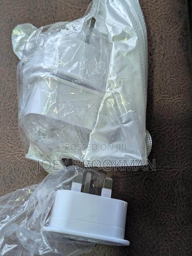 Usa/European to Uk Plug Adaptor photo 3