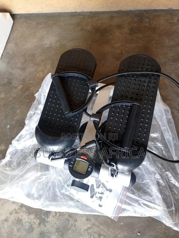 Mini Stepper With Resistance Bands · Photo 4