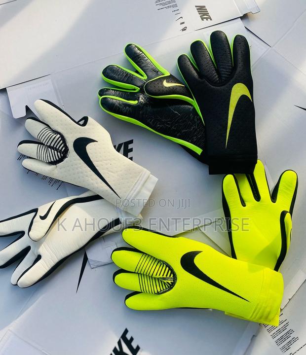 Original Nike Goal Keepers Gloves Available · Photo 2
