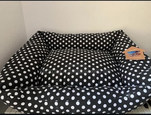 Dotted Large Dog Bed · Photo 2