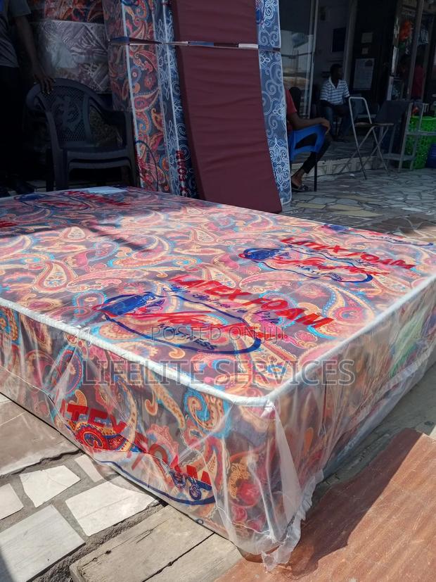 Foam Mattress 12" Large Size High Density · Photo 3