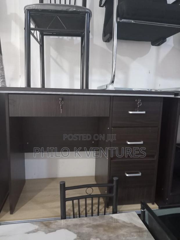 Executive Table · Photo 2