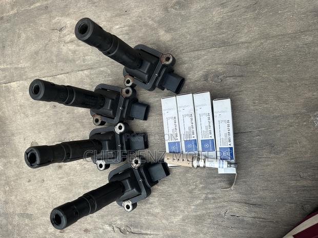 Mercedes Benz C250 2013-2014 W204 271 Engine Coil and Plugs photo 2
