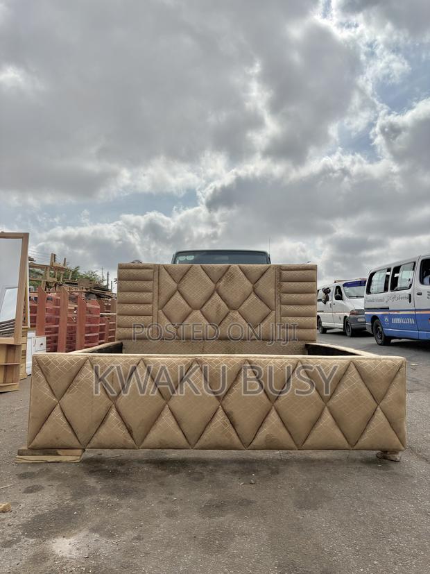 Queen Size Bed · Photo 2