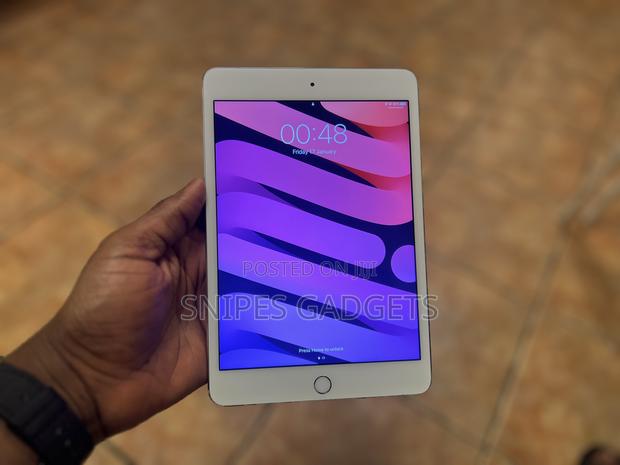 Apple iPad mini 4 128 GB Silver