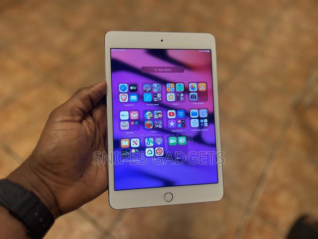 Apple iPad mini 4 128 GB Silver photo 3