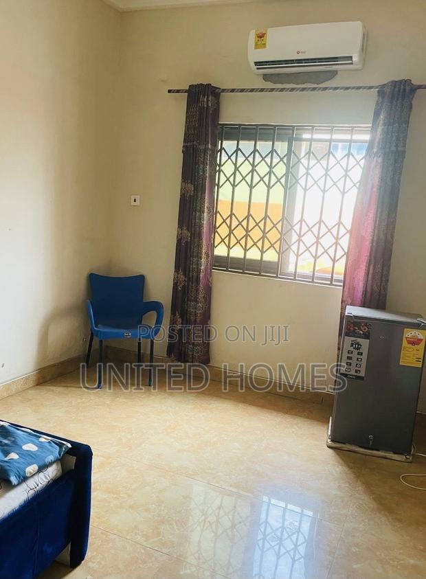 20bdrm Mansion in Achimota for sale · Photo 3