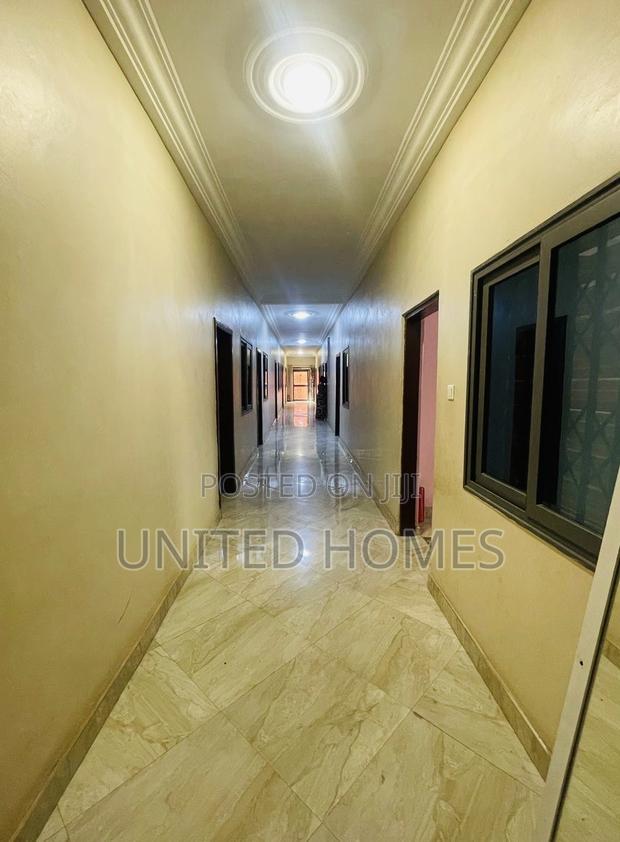 20bdrm Mansion in Achimota for sale · Photo 4