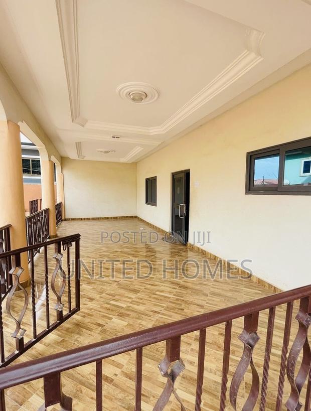 20bdrm Mansion in Achimota for sale · Photo 2