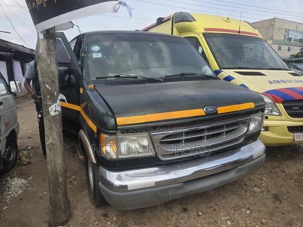 Ford E-150 2009 Green photo 3
