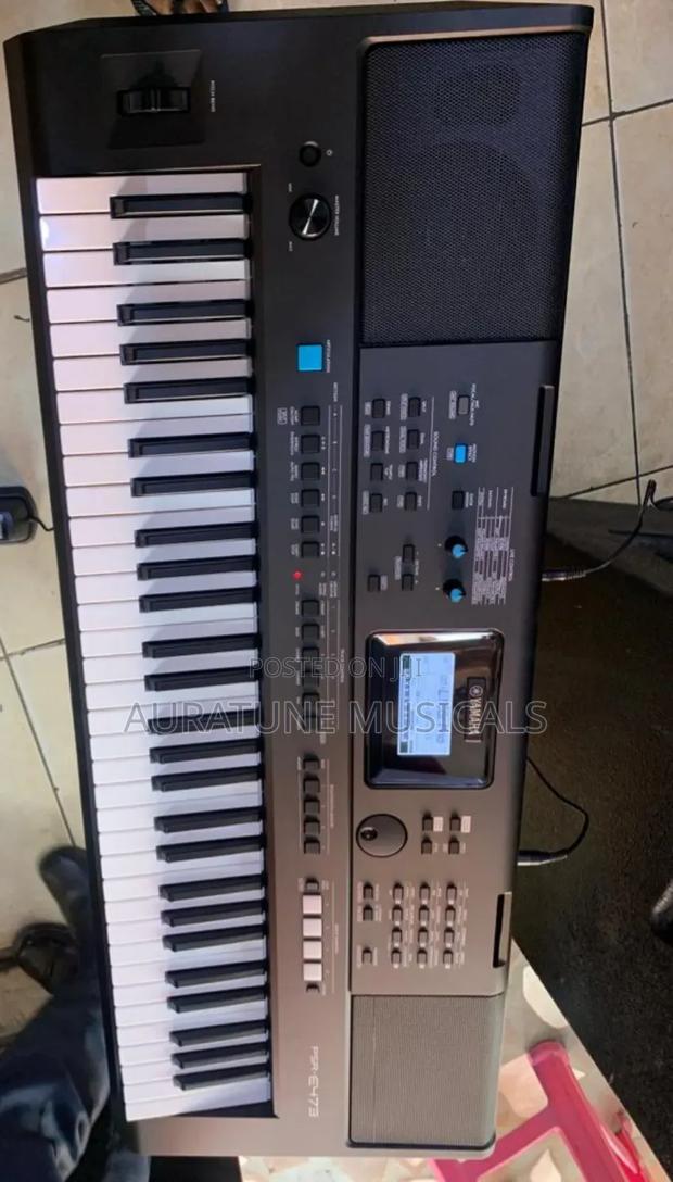 Yamaha PSR-E473 61-Key Portable Keyboard. · Photo 4