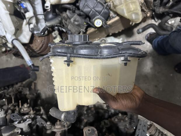 Range Rover Velar 2017-2024 Water Coolant Expansion Tank photo 3