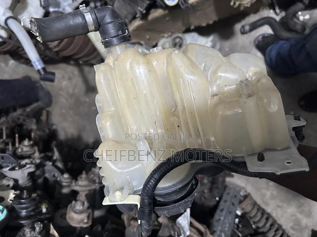 Range Rover Velar 2017-2024 Water Coolant Expansion Tank photo 4