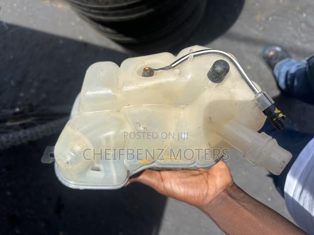 Range Rover Evoque 2011-2018 Radiator Coolant Expansion Tank photo 2