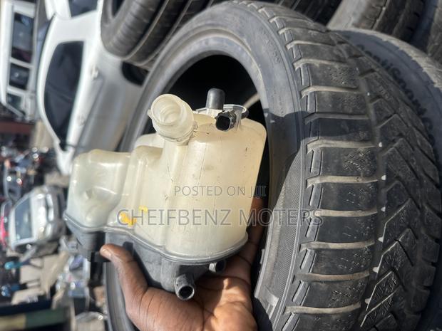 Range Rover Evoque 2011-2018 Radiator Coolant Expansion Tank photo 3