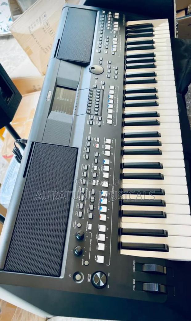 Yamaha PSR-Sx700 61-Key Mid-Level Arranger Keyboard · Photo 4
