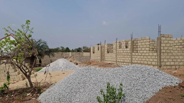 5 Bedrooms House For Sale At Danase Close To Aduman