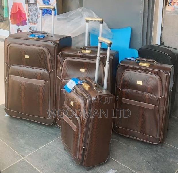 All Leather Travel Bag · Photo 3