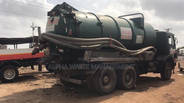 Toilet Pulling Service Reliable and Efficient Solutions · Photo 2