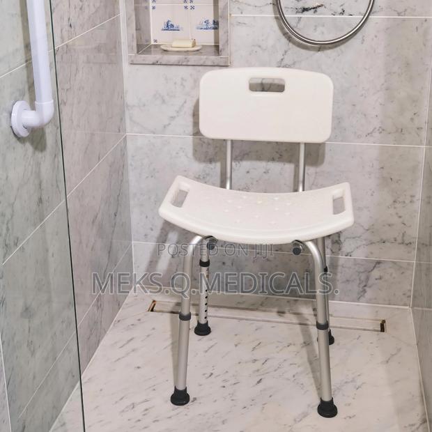 Shower Seat With Backrest · Photo 4