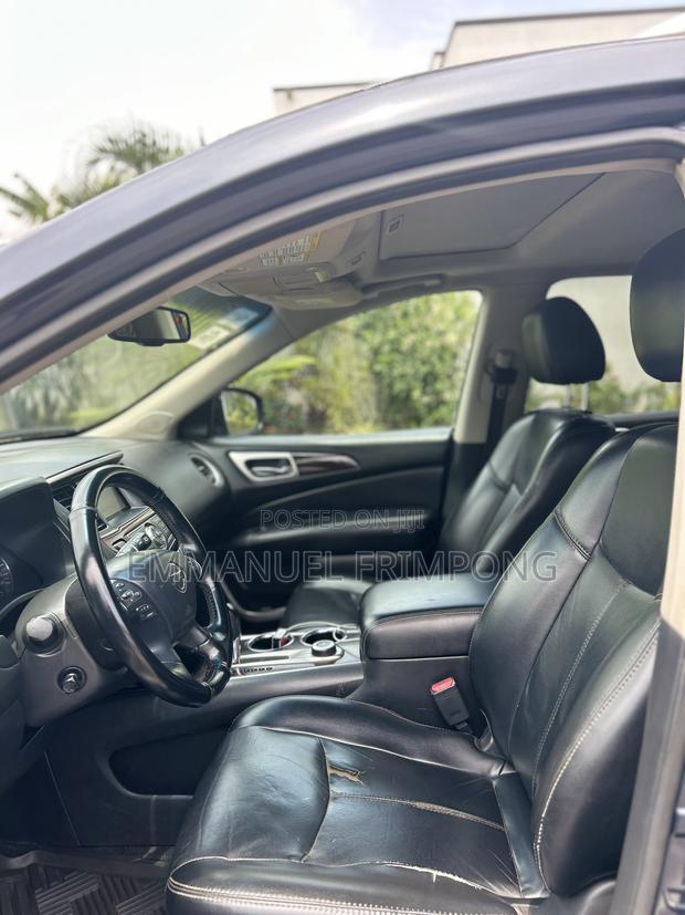 Nissan Pathfinder SV 4dr SUV 4WD (3.5L 6cyl CVT) 2014 Gray