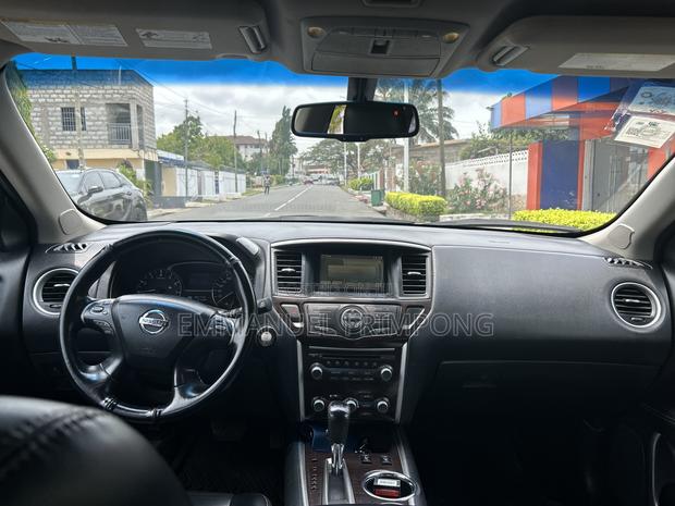 Nissan Pathfinder SV 4dr SUV 4WD (3.5L 6cyl CVT) 2014 Gray