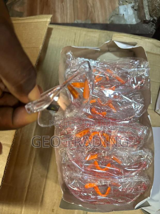 Safety Goggles · Photo 4