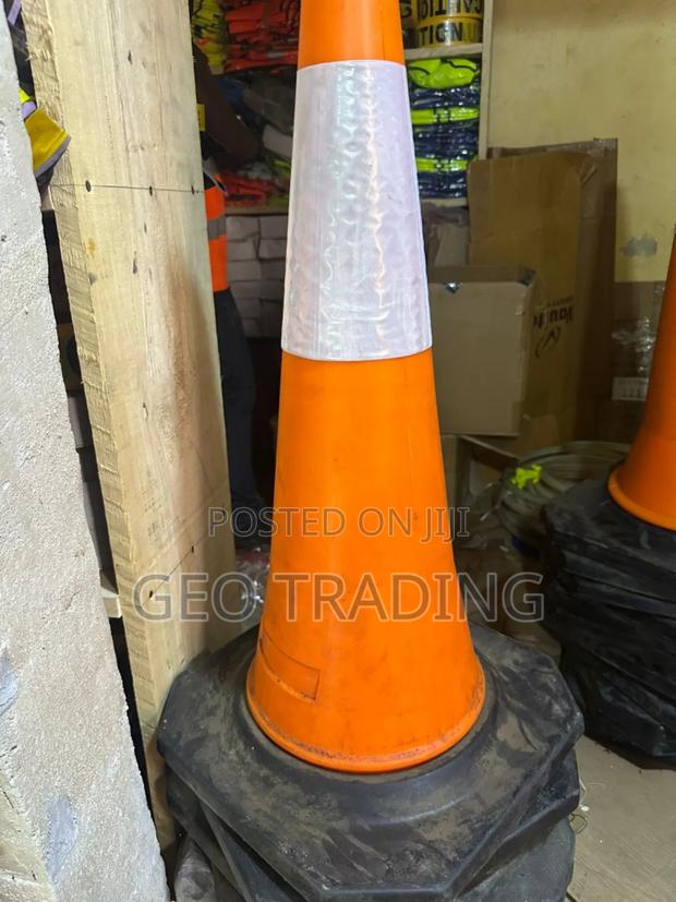 Traffic Reflective Cone · Photo 4
