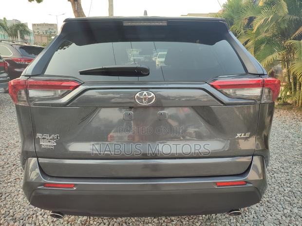 Toyota RAV4 XLE AWD 2020 Gray