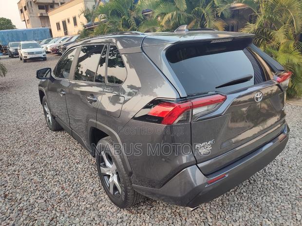 Toyota RAV4 XLE AWD 2020 Gray