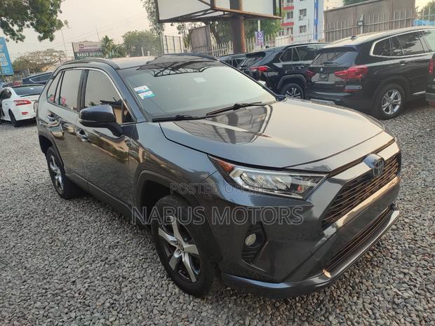 Toyota RAV4 XLE AWD 2020 Gray