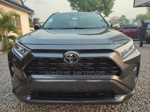 Toyota RAV4 XLE AWD 2020 Gray