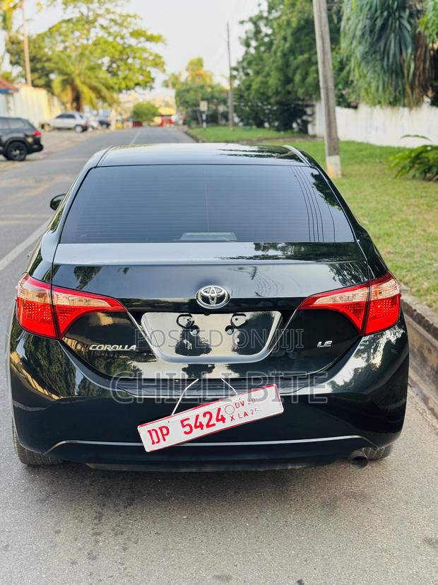Toyota Corolla LE Eco (1.8L 4cyl 2A) 2018 Black photo 3