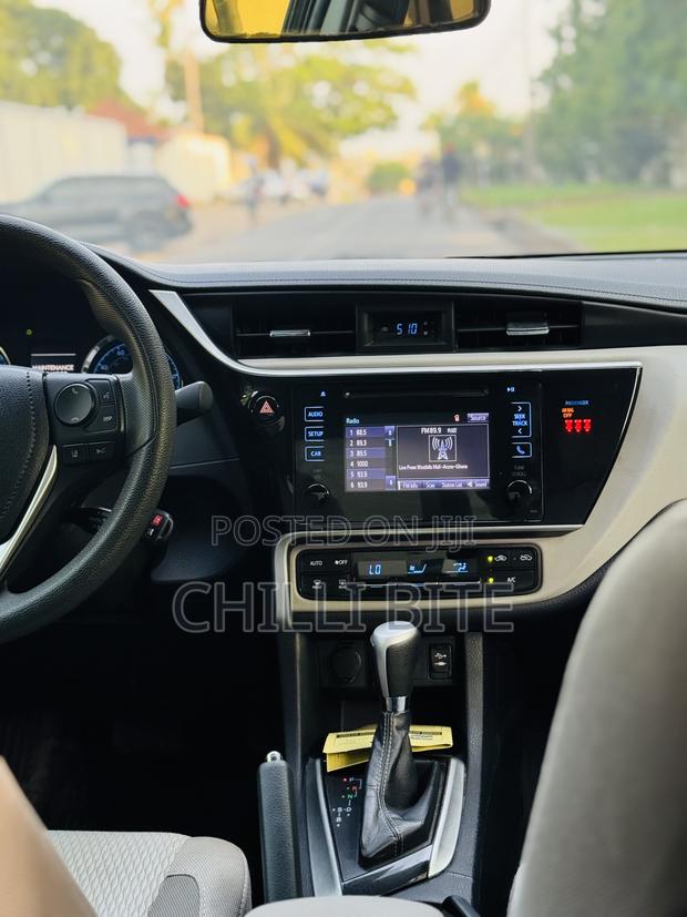 Toyota Corolla LE Eco (1.8L 4cyl 2A) 2018 Black photo 7